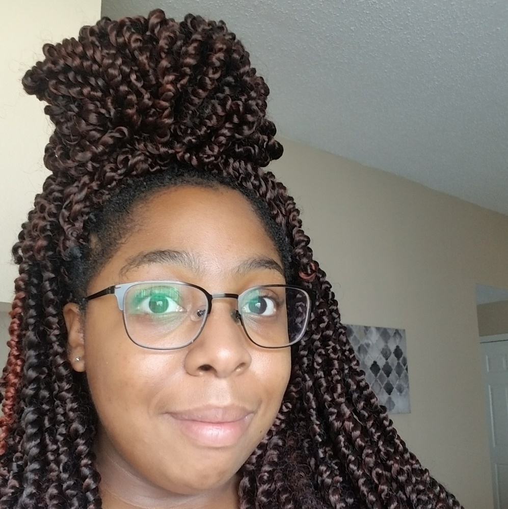 Meet your Posher, Monique